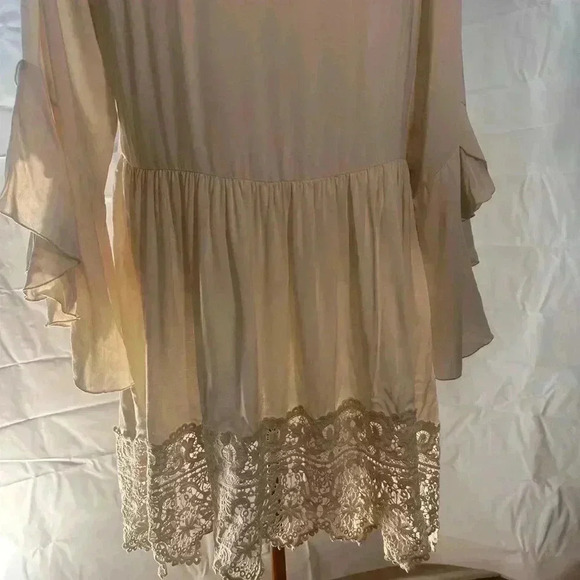 Cupio Tan V-Neck Bell Sleeve Blouse - Picture 4 of 8